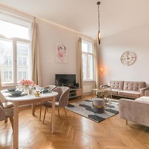Appartement à 2 Chambres à Coucher