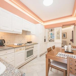 Appartement à 3 Chambres à Coucher