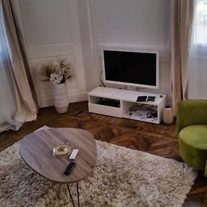 A 2 Pas Du Parlement - 55M2 - 2 Chambres