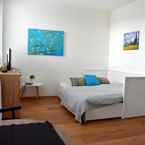 Airstay Prague Apartment: Grebovka