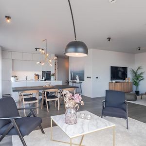 Ocean Breeze Luxury Apartment
