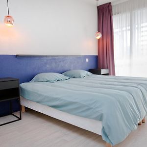 Grand studio avec climatisation, balcon proche gare centre ville