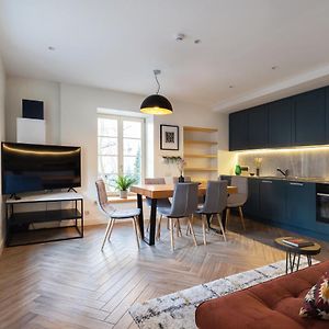 Appartement à 2 Chambres à Coucher