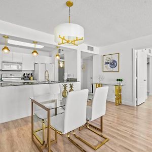 High Floor Unit Located In Brickell - Free Parking