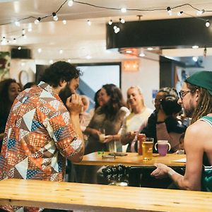 Auberge Saintlo Montréal Hostel