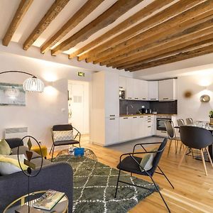 Appartement avec 3 chambre(s) de 78 m² et 1 salle(s) de bains privée(s) à 8e - Champs-Élysées