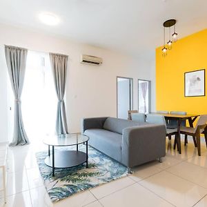 Appartement à 3 Chambres à Coucher