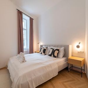 Josef'S Home I Deluxe Apartment In Ideal Location