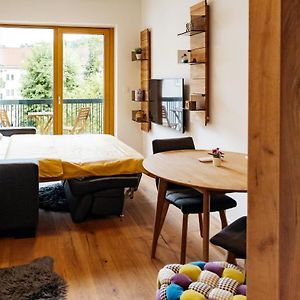 Woody - Comfy Apartment In Siska