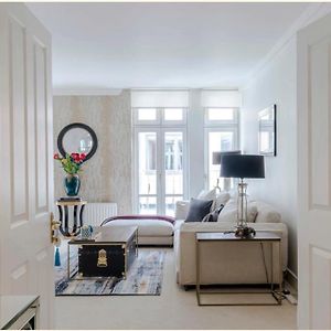 Appartement à 2 Chambres à Coucher
