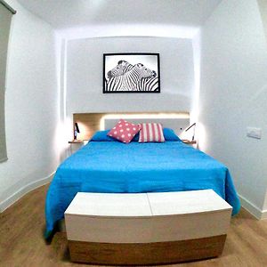 Deluxe Triana Center