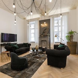 Appartement à 2 Chambres à Coucher