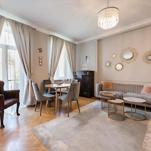 Premium Artdeco Boutique