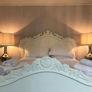 Grand Apartment In Historic Building With Free Parking