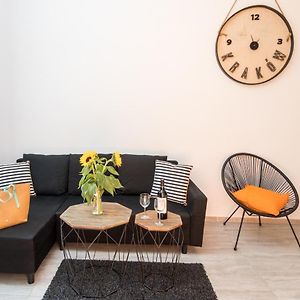 Cracow Best Location Apartment With Garden By Cozyplace
