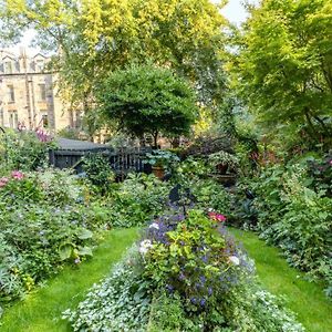 Beautiful Double Room In Idyllic West End Townhouse