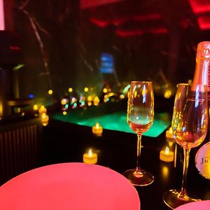 La Golden Room