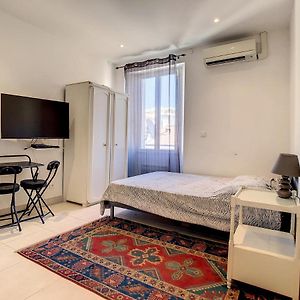 Studio Carré d'Or. 2 mins from the Croisette. 143