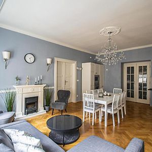 Appartement à 3 Chambres à Coucher