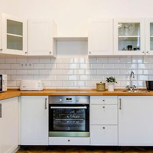 Cozy 2 Bedroom Apartment In Terez Boulevard.