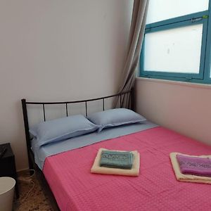 Studio Lit King-Size