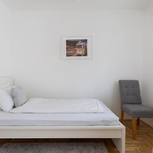 Cozy 3-Bedroom Apartment In The Heart Of Budapest