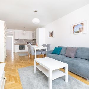 Appartement à 3 Chambres à Coucher