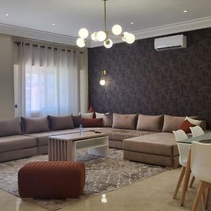 Charming new large luxurious apartment.