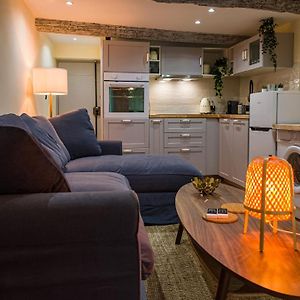 Nice Vieille Ville Appartement neuf et cosy, deux chambres, 6 couchages