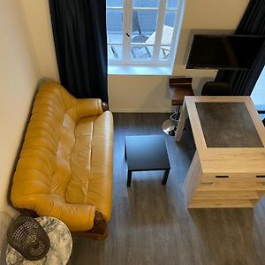 Studio Lit King-Size