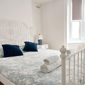 Cosy Central Canterbury - Modern Victorian