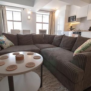 The New52 Oxford By 360Stays - Bespoke 2 Bed Luxury Apartment In The Heart Of Oxford City Centre With Parking