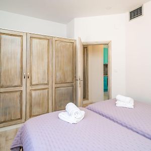 Luxury Apartment Petra With Terrace And City View