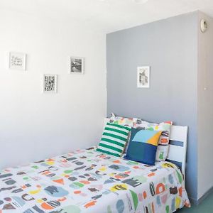 Studio Lit King-Size