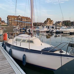 Madi au fil de l'eau à Deauville