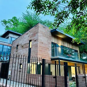 Designer House - University Of Glasgow / Central Glasgow 'Hillhead' West End G12 - Luxurious & Contemporary Detached House / Terrace / Garden / 'Electric Car Charging' Garage Parking
