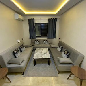 Appartement à 3 Chambres à Coucher