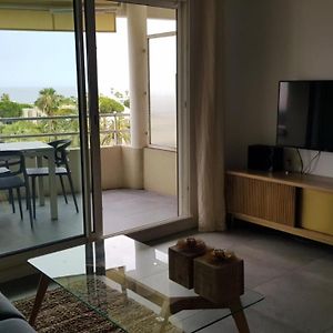 Nice: Bel Appartement Vue Mer avec Grande Terrasse