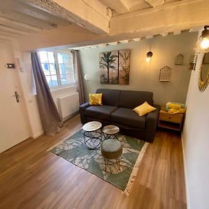 Studio Lit King-Size