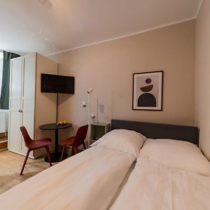 Studio Lit Queen-Size