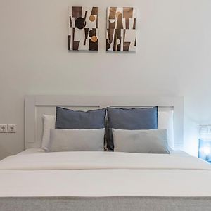 Phaedrus Living: City Center Executive Flat Stadiou