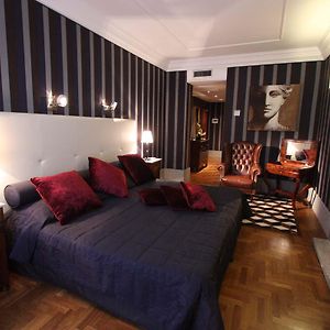 Deluxe  Main Building Room