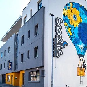 Snoozles Tourist Hostel