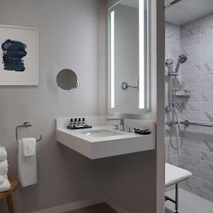 Chambre Lit King-Size avec Accès aux Personnes Handicapées