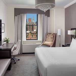Chambre Lit King-Size avec Accès aux Personnes Handicapées