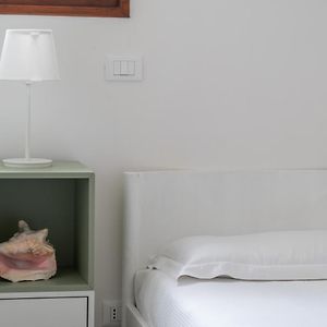 Bright Apartment On Venetian Roofs R&R