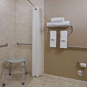 Chambre Accessible aux Personnes à Mobilité Réduite Lit King-Size
