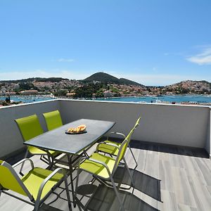 Appartement à 4 Chambres à Coucher