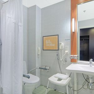Chambre Standarde Lit Queen-Size avec Accès aux Personnes Handicapées