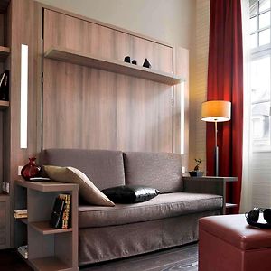 Studio Lit King-Size